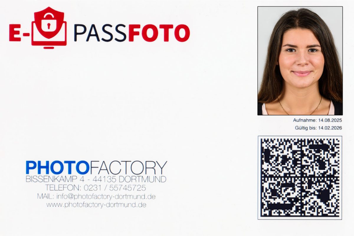 E-Passfoto Karte mit Passbild, QR-Code und Anschrift des Fotostudios
